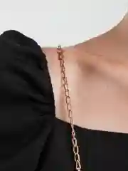 Белый сумка женская на плечо с цепочкой