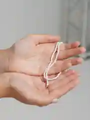 Белый чокер