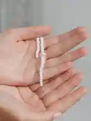 Белый чокер из бисера