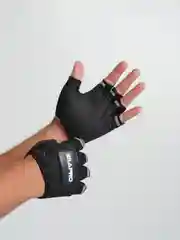 Черный велосипедные перчатки