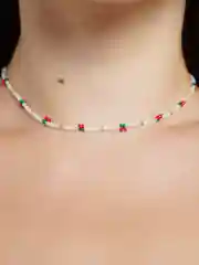 Чокер из бисера с ягодками
