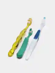 Желтый набор зубных щеток для всей семьи 3 шт