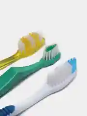 Желтый набор зубных щеток для всей семьи 3 шт