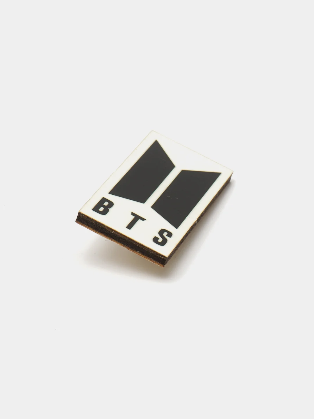 Значок деревянный "BTS"