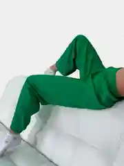 Зеленый штаны палаццо