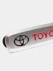 Серебряный шильдик Тойота (Toyota)