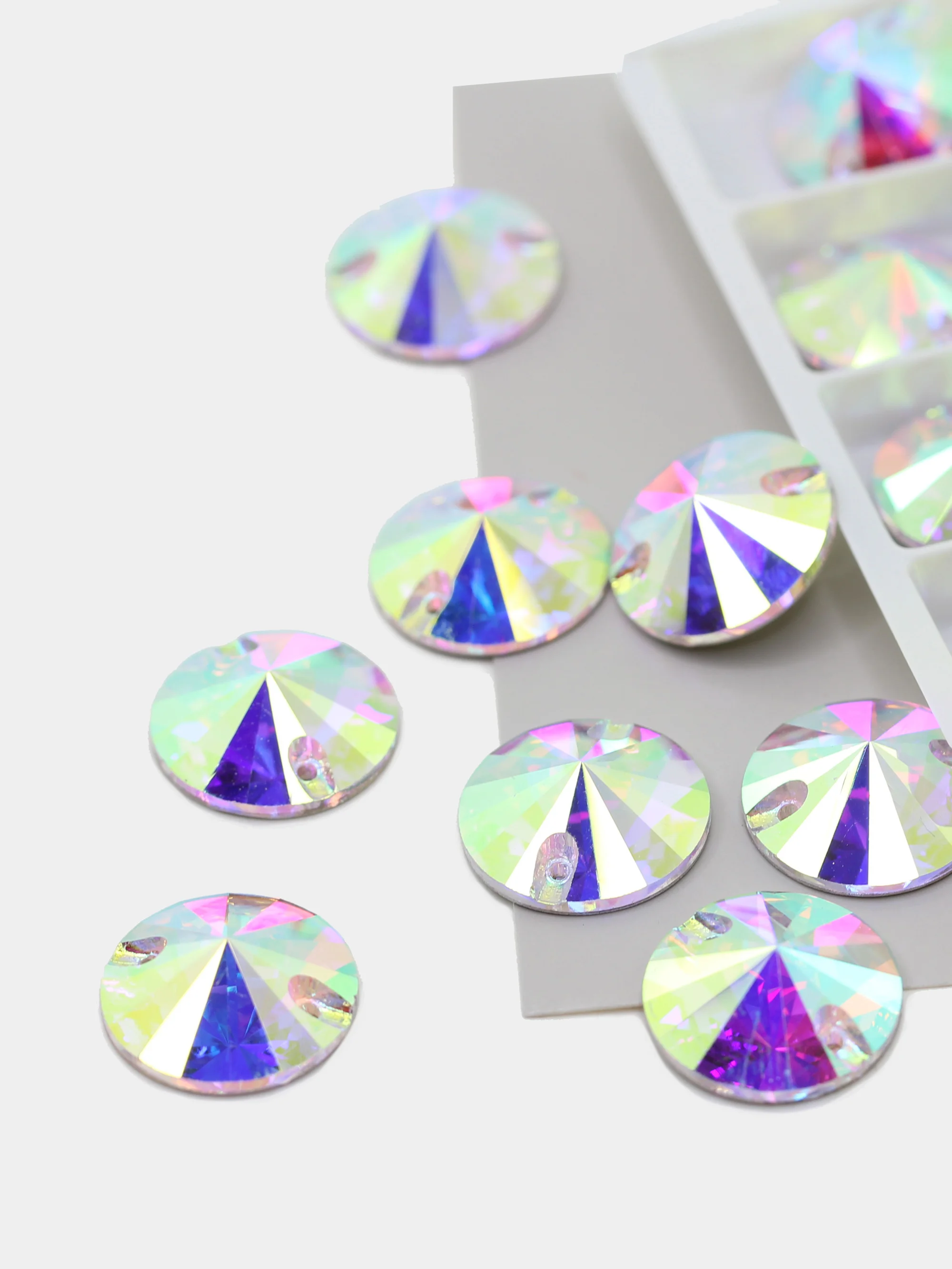 Ледяной стеклянные пришивные стразы Dongzhou Риволи CrystalAB