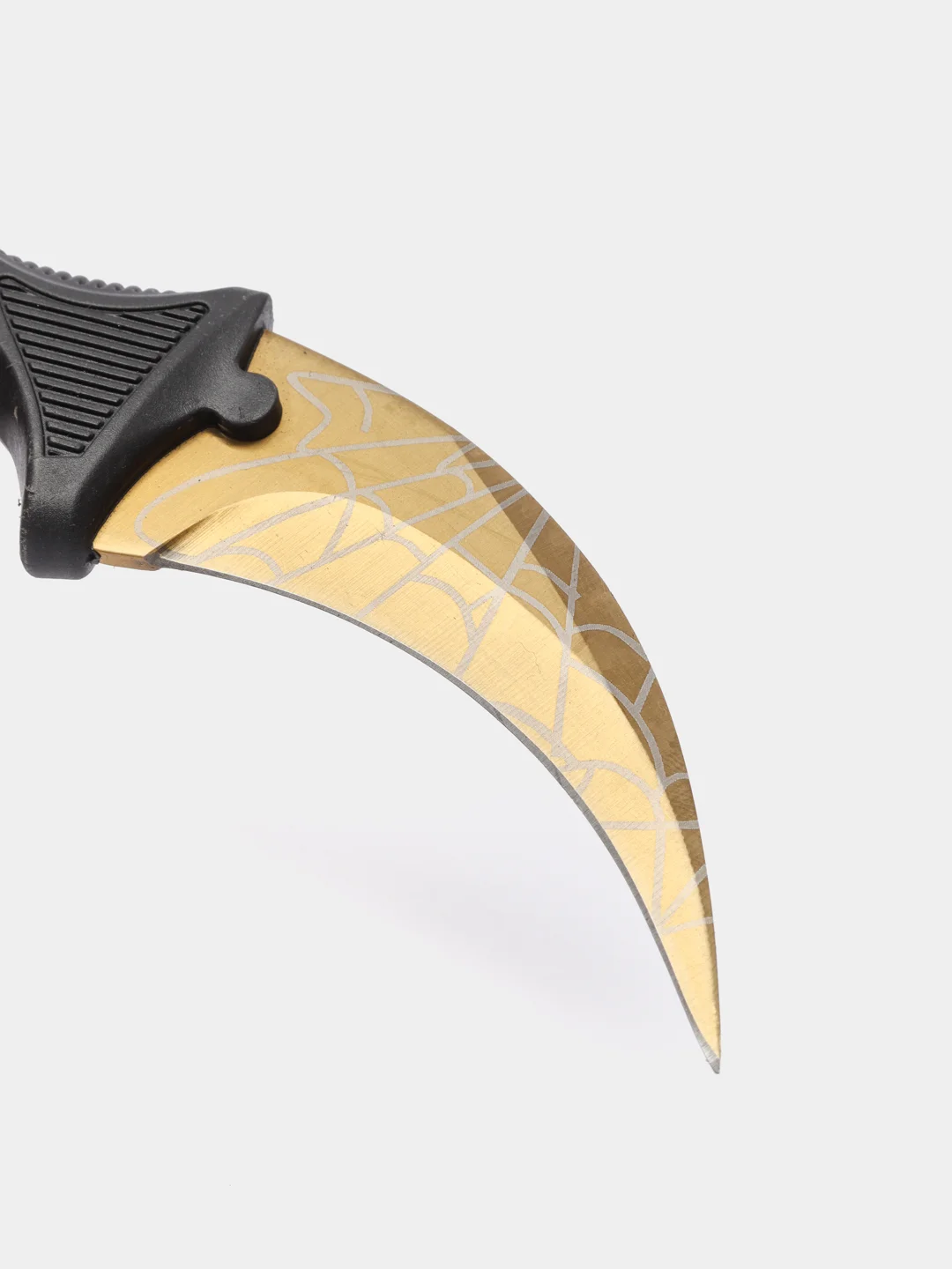 Золотой нож керамбит из игры CS Go в паутине