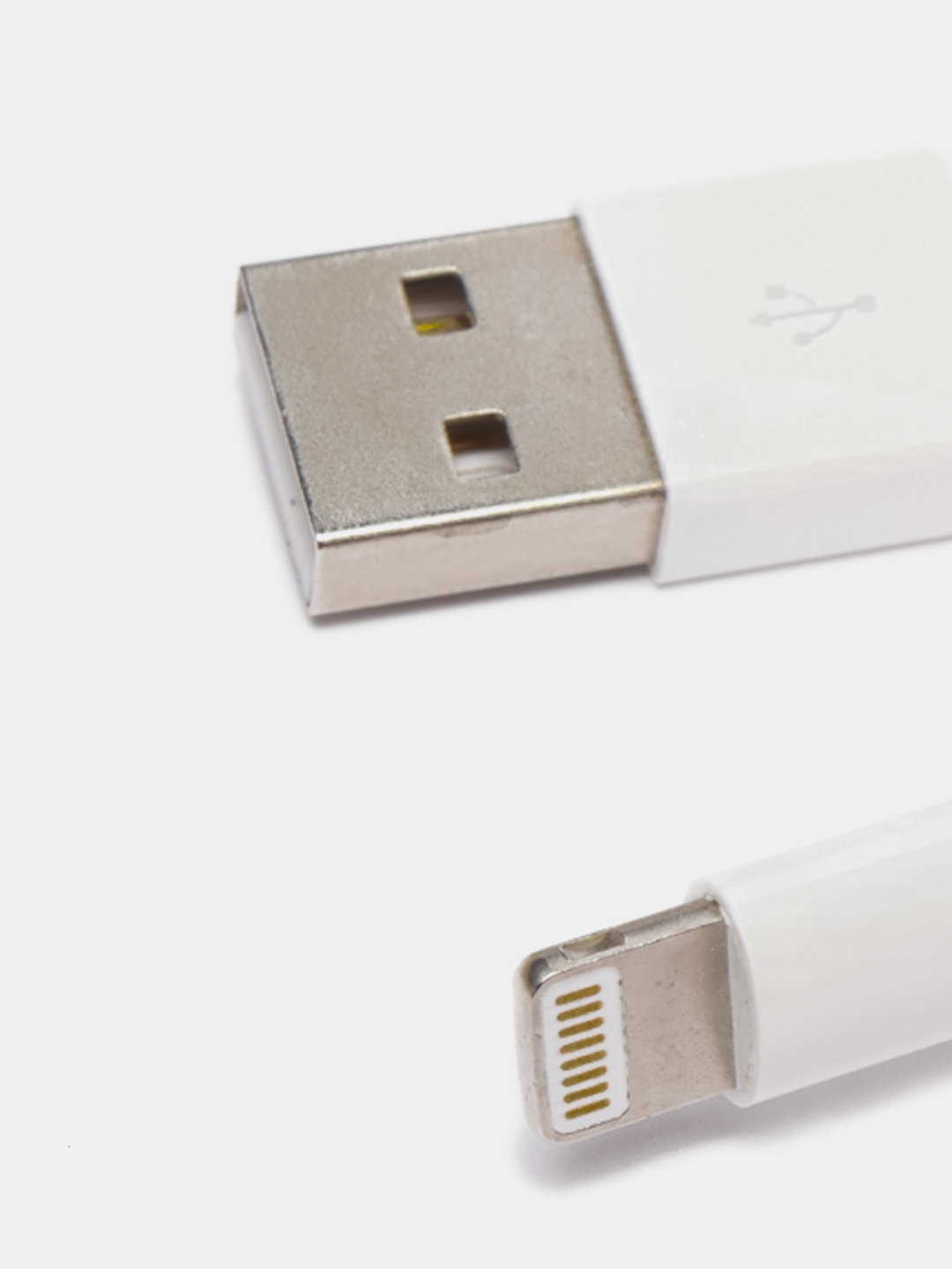 Кабель для зарядки телефона 2,4A micro usb android / Apple Iphone цв. белый  купить по цене 199 ₽ в интернет-магазине KazanExpress