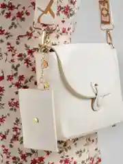 Молочный сумка через плечо из экокожи