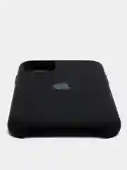 Черный силиконовый защитный чехол на iPhone 11