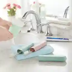Белый футляр для зубных щеток