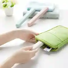 Белый футляр для зубных щеток