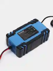 Синий автомобильное зарядное устройство 12-24V автоматическое / зарядка для АКБ, аккумулятор