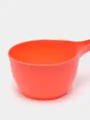 Красный ковш пластиковый