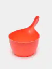 Красный ковш пластиковый