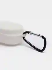 Белый чехол с карабином для Xiaomi Redmi Airdots / Airdots S / Airdots 2