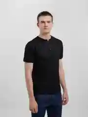 Черный футболка-поло мужская с V-образным вырезом