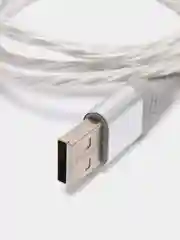Белый кабель для зарядки светящийся