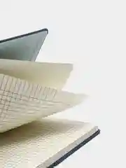 Блокнот А5 BRAUBERG "Metropolis X", под кожу, резинка, 80 листов, темно-синий