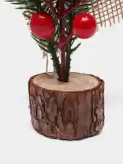 Красный декоративное новогоднее изделие