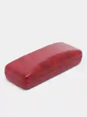 Багровый футляр для очков