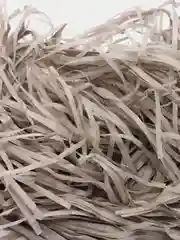 Серый бумажная стружка, наполнитель для новогодних подарков и подарочных коробок