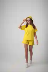 Желтый костюм спортивный женский, с шортами и панамкой