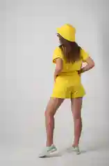 Желтый костюм спортивный женский, с шортами и панамкой