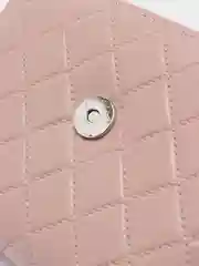 Пудровый компактный женский кошелёк на клёпке