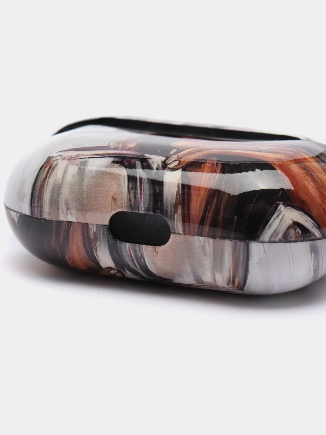 Бордовый чехол с рисунком на AirPods Pro, с карабином