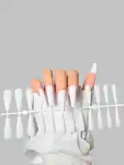 Белый длинные накладные ногти-типсы с клеем