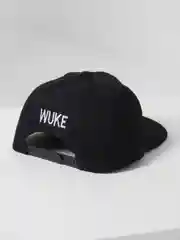 Черный кепка с вышивкой "WUKE" унисекс