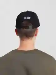 Черный кепка с вышивкой "WUKE" унисекс