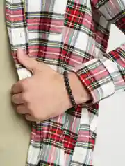 Серый мужской браслет из камней