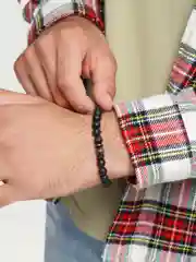 Серый мужской браслет из камней