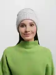 Шапка женская молодежная