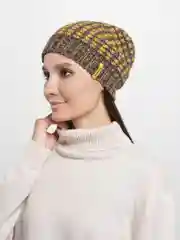 Шапка женская молодежная
