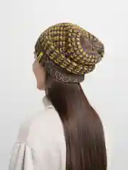 Шапка женская молодежная