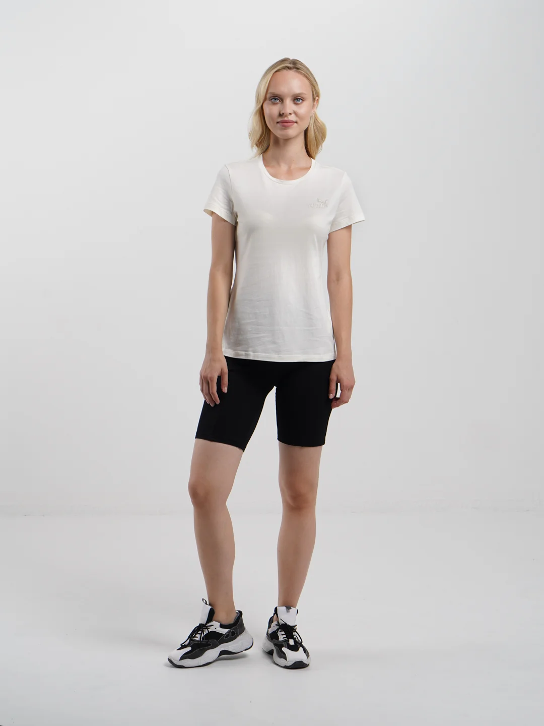 Футболка женская Puma ESS+ Embroidery, белая