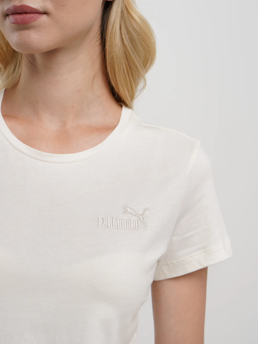 Футболка женская Puma ESS+ Embroidery, белая