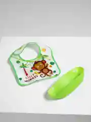 Зеленый нагрудник с пластиковым съемным карманом