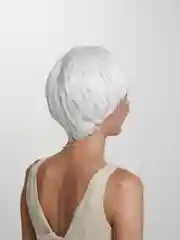Белый парик короткий с челкой