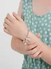 Розовый браслет на руку