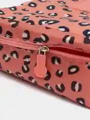 Кораллово-розовый косметичка дорожная