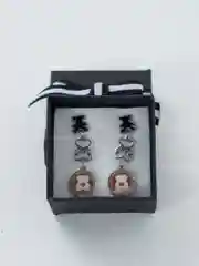 Серый серьги со стразами "Бант" на колечке