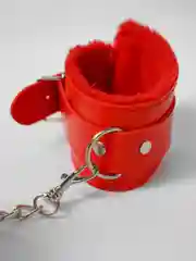 Красный бдсм мягкие наручники с мехом, подарок на 8 марта