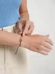 Вишнёвый браслет на руку, знак зодиака