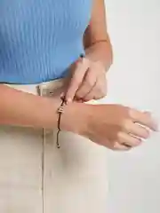 Багровый браслет на руку, знак зодиака