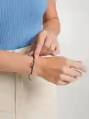 Белый браслет на руку, знак зодиака